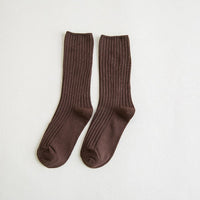 Braune gerippte Socken aus Baumwolle, knöchelhoch, bequem, modisch, für Damen und Herren.