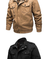 Zwei Herrenjacken, beige und schwarz, aus Baumwolle, mit Knopfleiste und Brusttaschen.