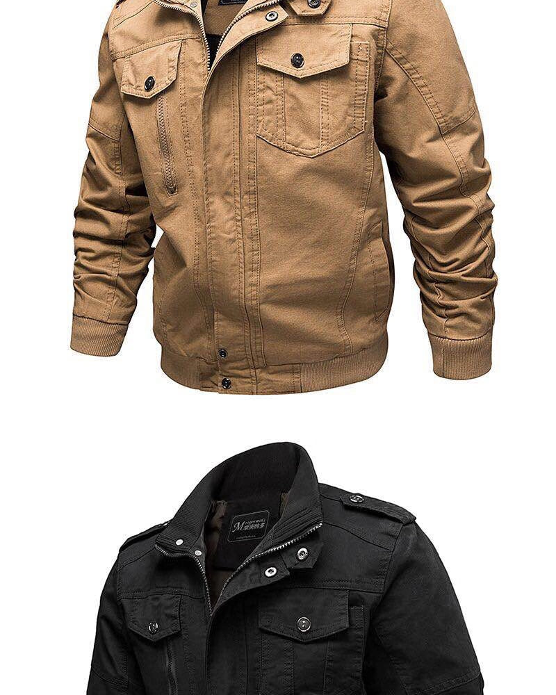 Zwei Herrenjacken, beige und schwarz, aus Baumwolle, mit Knopfleiste und Brusttaschen.