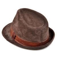 Brauner Fedora-Hut aus Wildleder mit Lederband, stilvoller Herrenhut, modisches Accessoire.