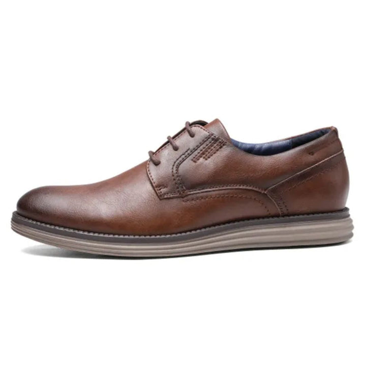 Brauner Lederschuh für Herren, elegantes Design, bequeme Sohle, ideal für Business und Freizeit.