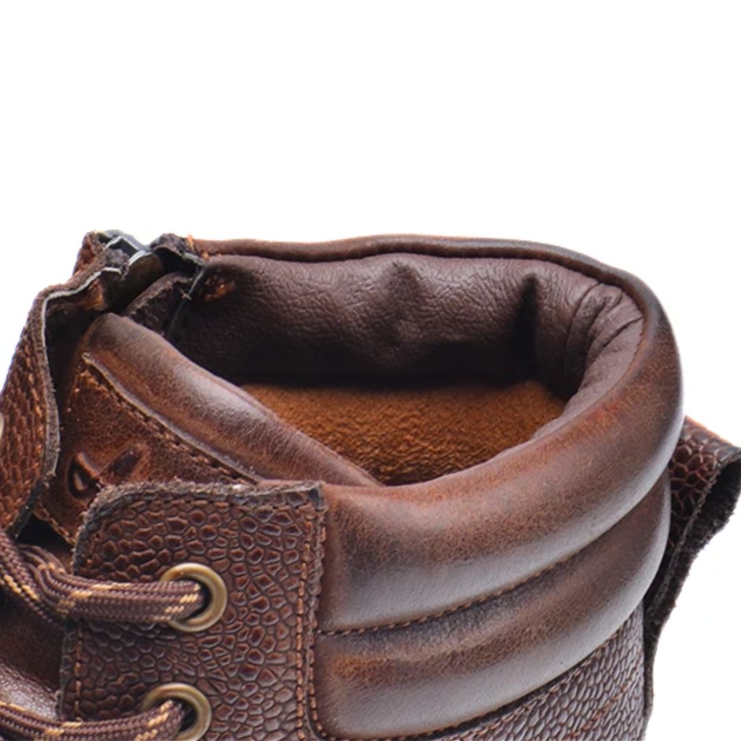 Brauner Lederstiefel mit Schnürung, gepolsterter Schaft, Outdoor-Wanderschuh, Herrenmode.