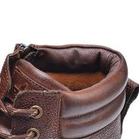 Brauner Lederstiefel mit Schnürung, gepolsterter Schaft, Outdoor-Wanderschuh, Herrenmode.