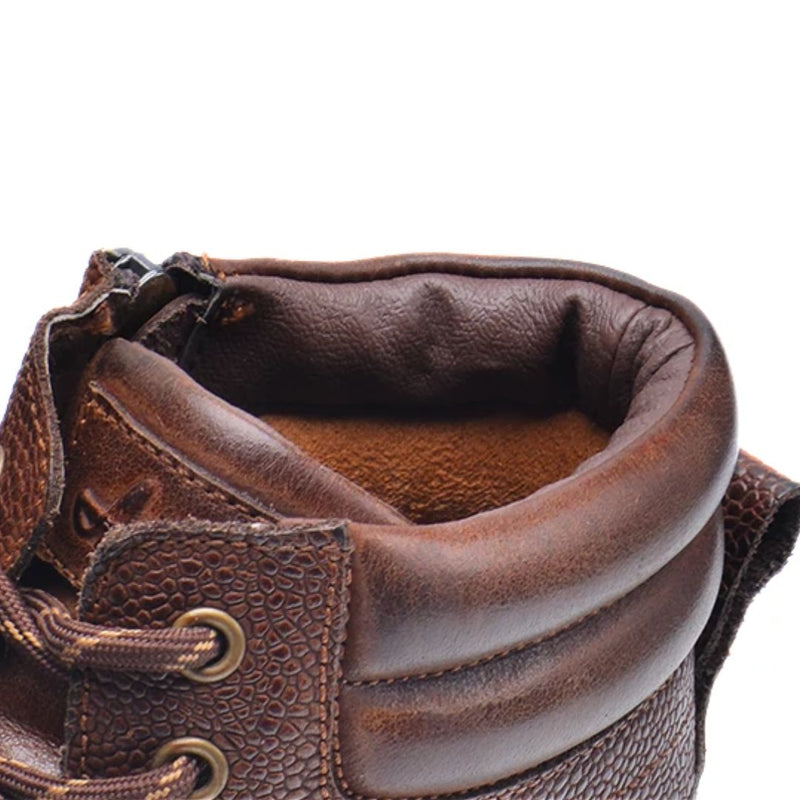 Brauner Lederstiefel mit Schnürung, gepolsterter Schaft, Outdoor-Wanderschuh, Herrenmode.