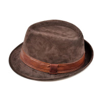 Brauner Fedora-Hut aus Wildleder mit Lederband, stilvoller Herrenhut, modisches Accessoire.