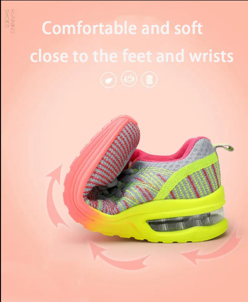 Bunte Kindersportschuhe mit Luftpolstersohle, bequem und weich, ideal zum Laufen.