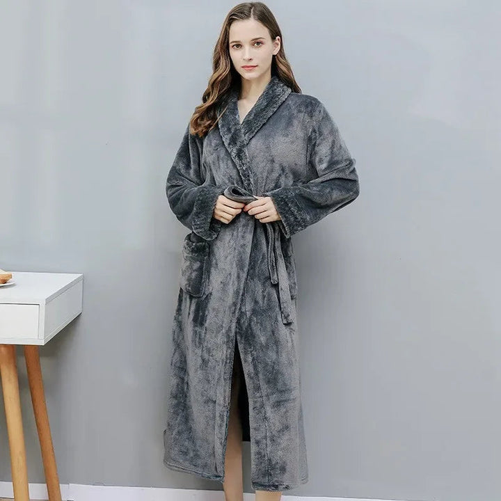 Damen Bademantel grau, Fleece, lang, mit Gürtel, gemütlich, warm, für Zuhause.