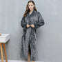 Damen Bademantel grau, Fleece, lang, mit Gürtel, gemütlich, warm, für Zuhause.