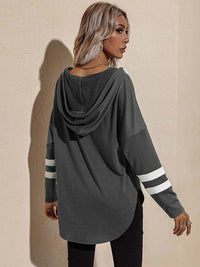 Damen Kapuzenpullover grau, Langarm, Streifen, lässig, modisch, Herbstmode, bequem.