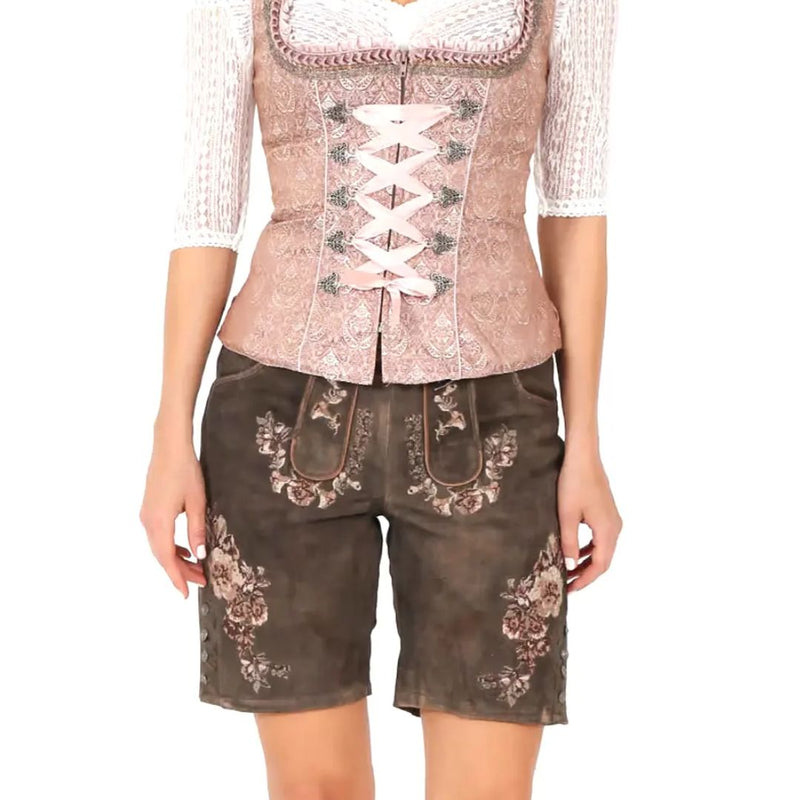 Damen-Trachtenoutfit mit rosa Mieder und brauner Lederhose, traditionell, elegant.