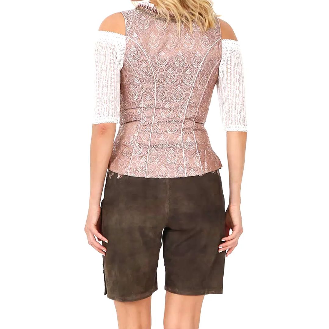Damen-Trachtenbluse rosa mit Spitze, schulterfrei, kombiniert mit brauner Lederhose.
