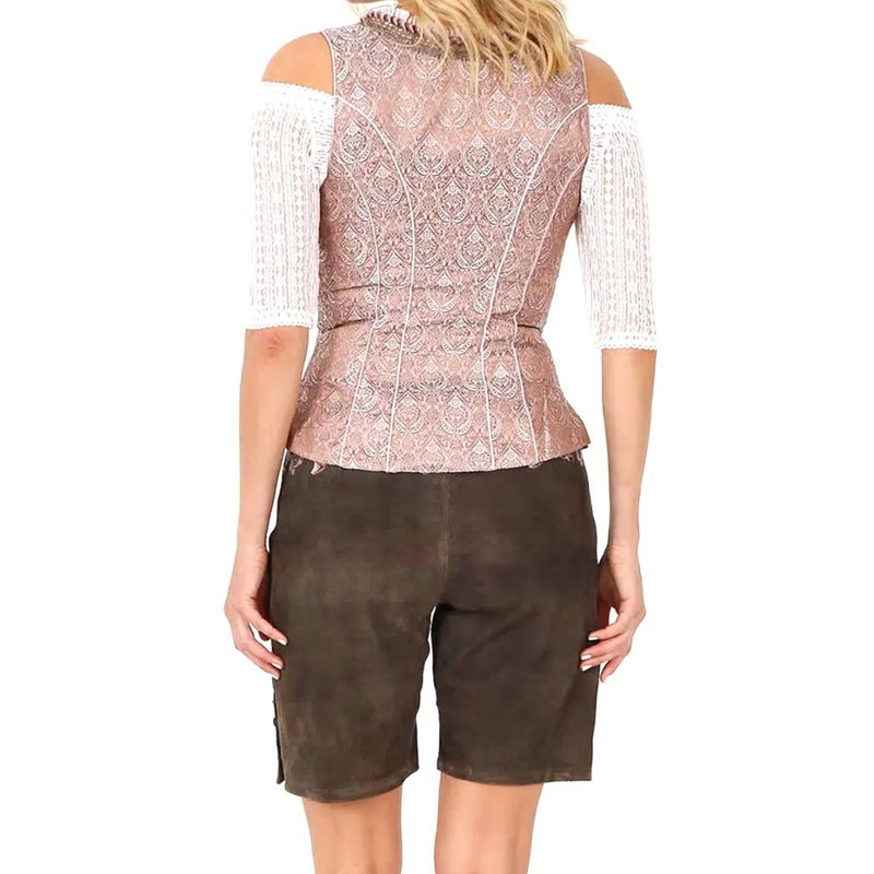 Damen-Trachtenbluse rosa mit Spitze, schulterfrei, kombiniert mit brauner Lederhose.