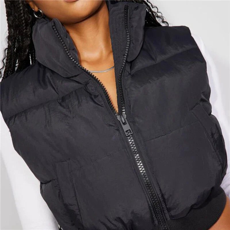 Schwarze Damen-Steppweste, Reißverschluss, ärmellos, modisch, Winterbekleidung.