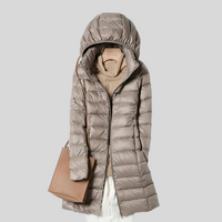 Damen Daunenmantel beige mit Kapuze, modisch, warm, Winterjacke, elegantes Design.
