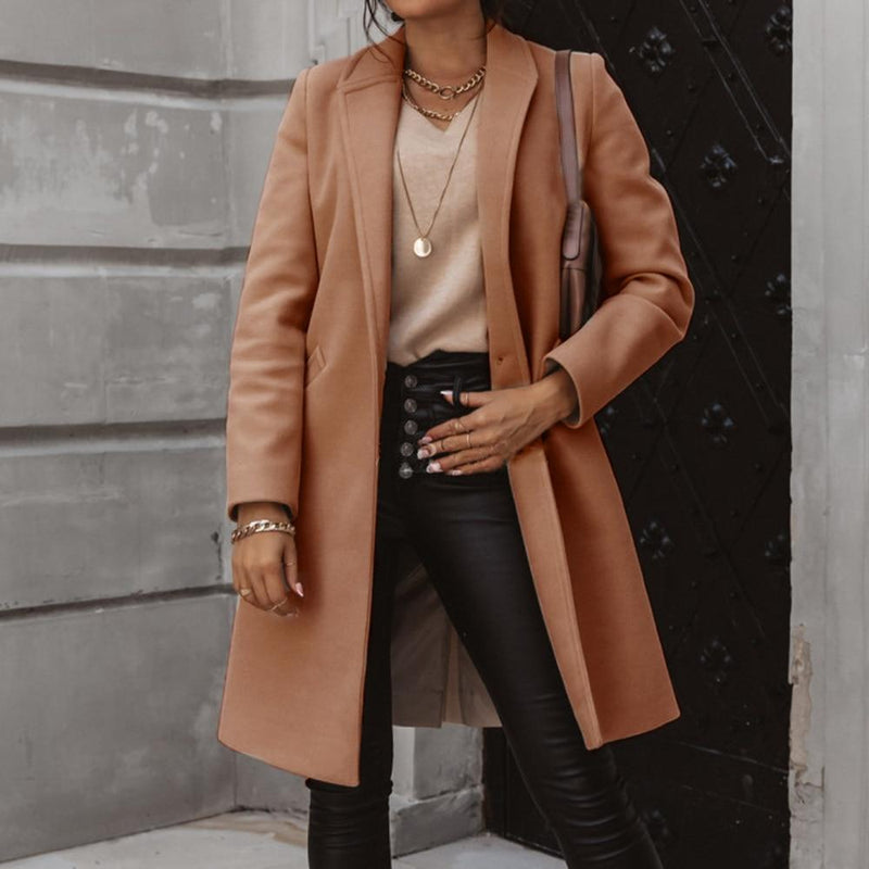 Damenmantel beige, eleganter Wollmantel, Herbstmode, stilvoller Look, Streetwear, Modeaccessoire.