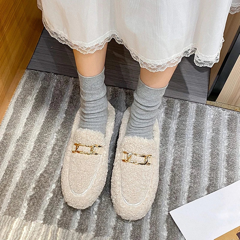 Damen Hausschuhe aus Plüsch, beige, mit goldener Verzierung, gemütlich, modisch, warm.