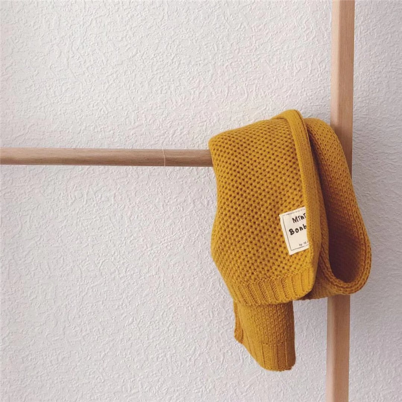 Gelber Strickschal aus Baumwolle, warm, modisch, Herbst-Winter-Accessoire, unisex.