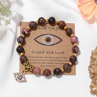 Armband mit bösem Blick Anhänger, Natursteinperlen, Glücksbringer, goldene Akzente.