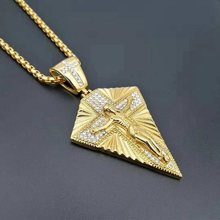 Goldene Kreuzkette mit Jesus-Anhänger, verziert mit Diamanten, religiöser Schmuck.