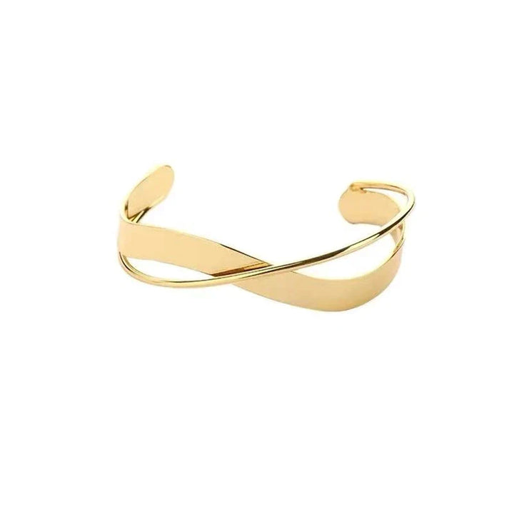 Goldenes Armreif aus Edelstahl, elegantes Design, modisches Accessoire für Damen.
