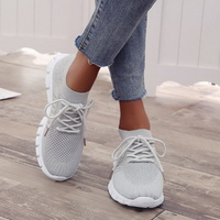 Graue Damen-Sneaker aus Strickstoff, bequem, modisch, ideal für Freizeit und Sport.