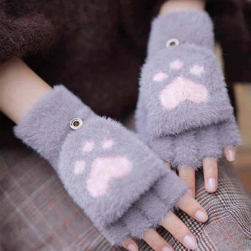 Graue flauschige Fingerlose Handschuhe mit rosa Pfotenmuster, Damenmode, Winteraccessoire.