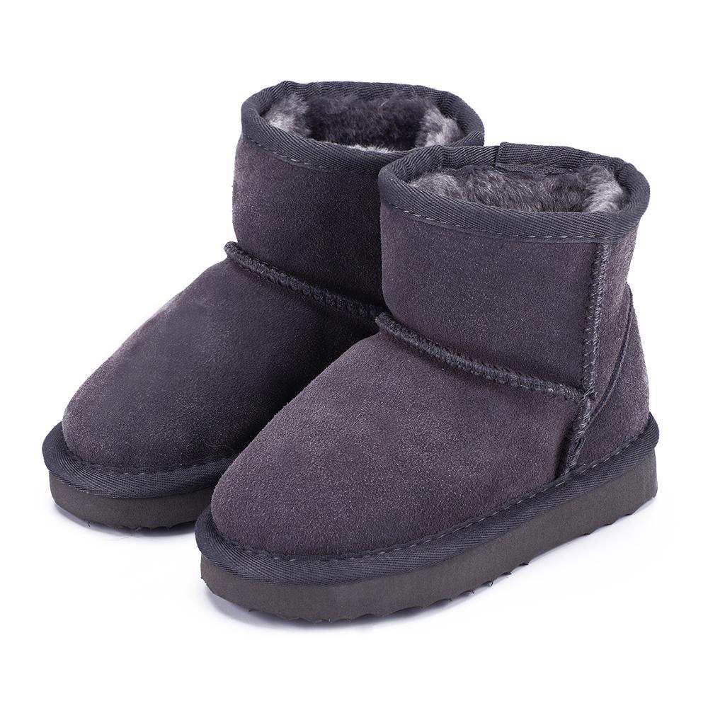 Graue Kinder-Winterstiefel aus Wildleder mit Fellfutter, rutschfeste Sohle, warm und bequem.