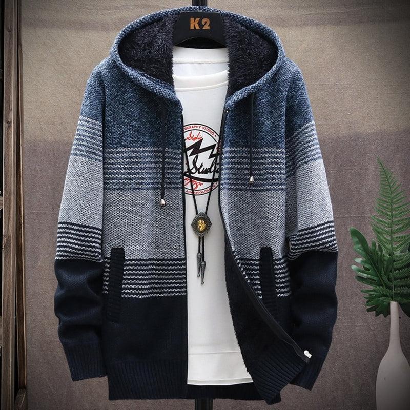 Dunkelblauer Herren-Strickpullover mit Kapuze, gestreift, Reißverschluss, Wintermode.