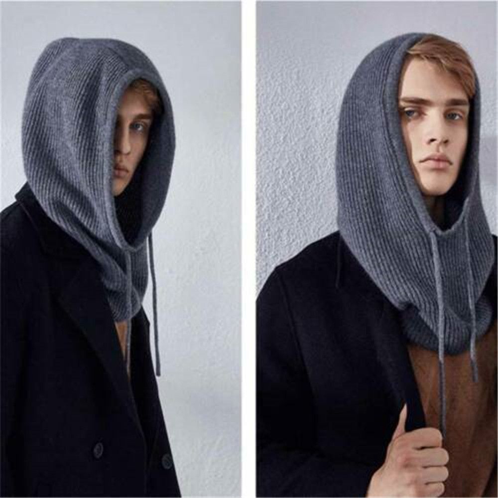 Grauer Strickschal mit Kapuze, Herrenmode, Winteraccessoire, warm, stilvoll, vielseitig.