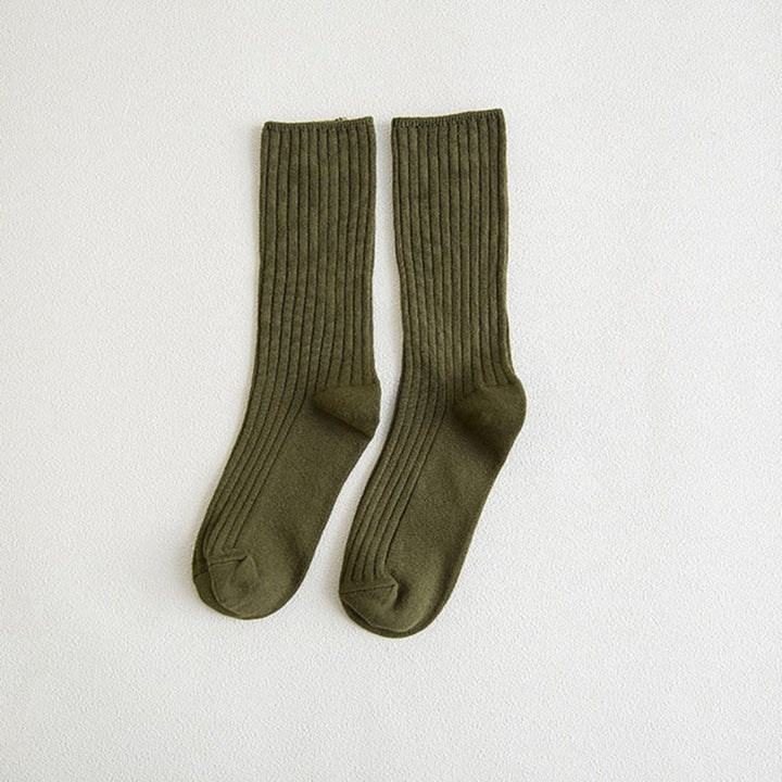 Olivgrüne, gerippte Socken aus Baumwolle, knielang, modisch und bequem für Damen und Herren.