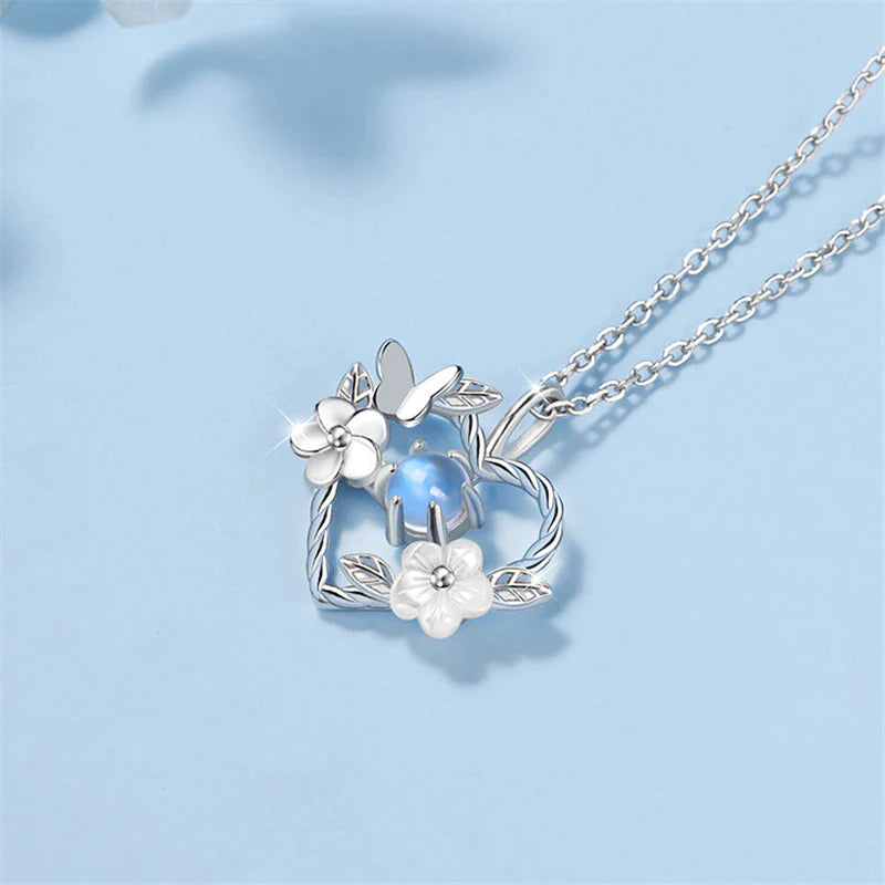 Silberne Herz-Halskette mit Blumen und Schmetterling, blauer Edelstein, Damen-Schmuck
