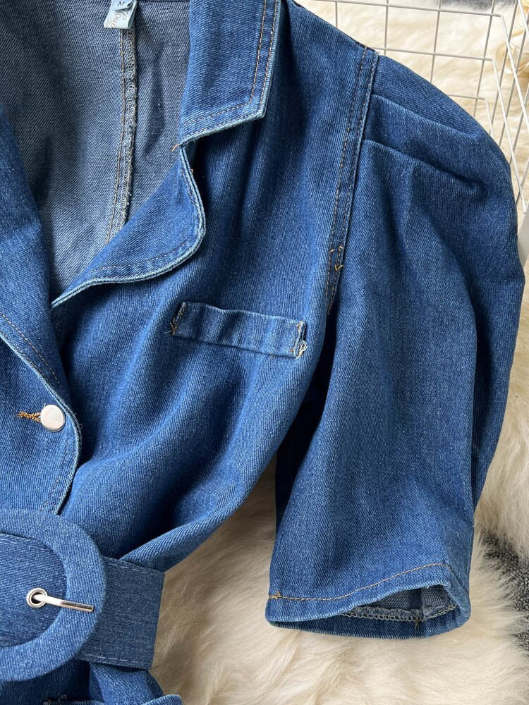 Damen Jeanskleid mit Gürtel, blau, Kurzarm, Knopfleiste, modisch, aus Denim.