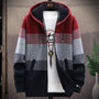 Herren Strickjacke mit Kapuze, rot-grau-schwarz, Reißverschluss, warm, modisch, Wintermode.