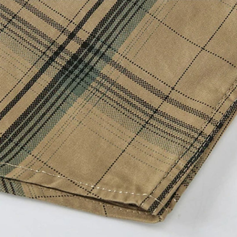 Kariertes Baumwollhemd in Beige und Grün, modisches Design, Herrenbekleidung, Freizeitmode.