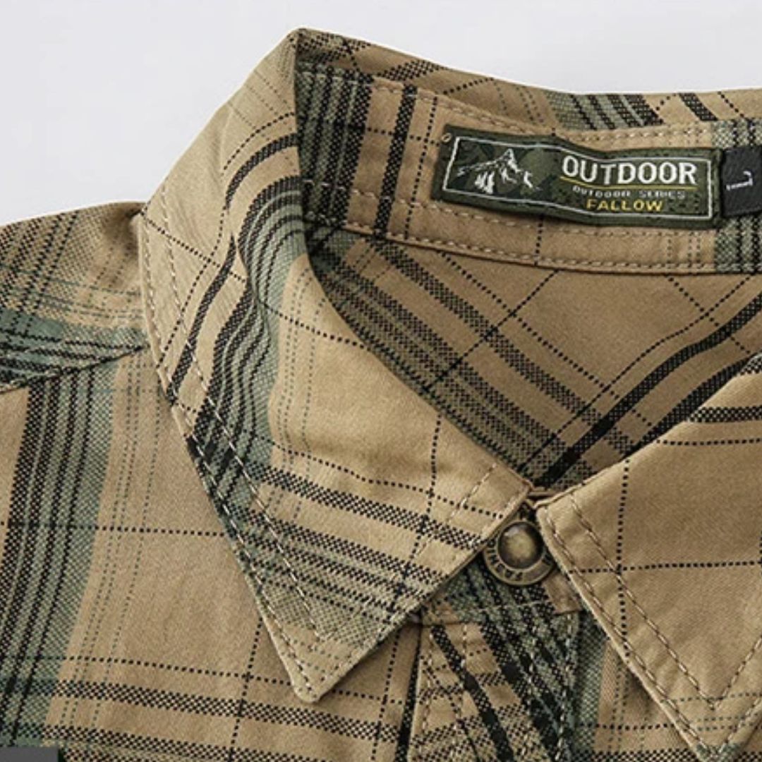 Kariertes Outdoor-Hemd, beige-grün, Baumwolle, Herrenmode, Freizeitkleidung, robust.