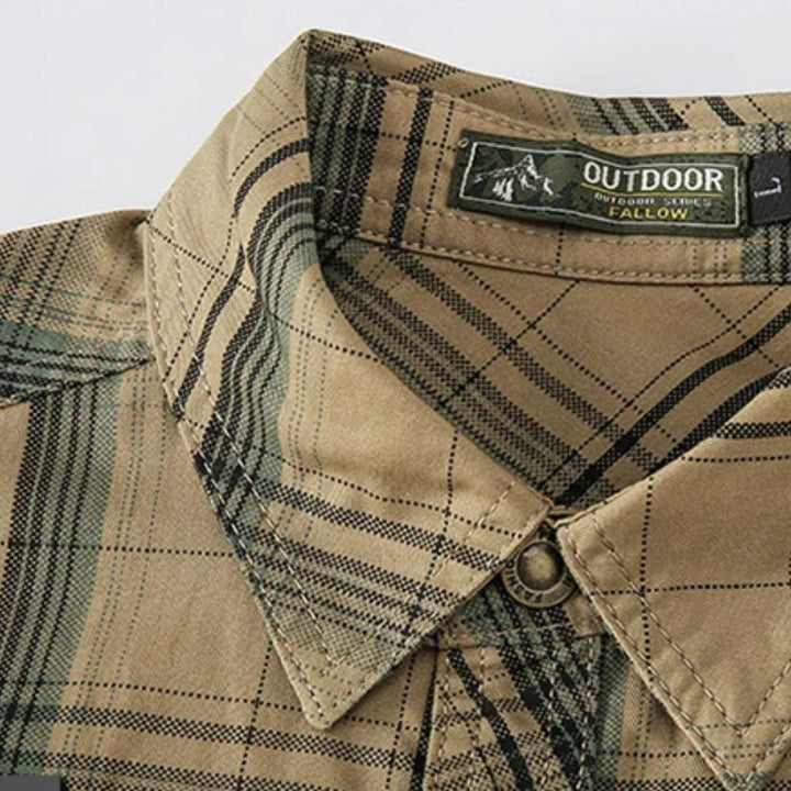 Kariertes Outdoor-Hemd, beige-grün, Baumwolle, Herrenmode, Freizeitkleidung, robust.