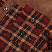 Kariertes Hemd aus Baumwolle, rot-schwarz, mit Knopftasche, Herrenmode, Herbstkleidung.