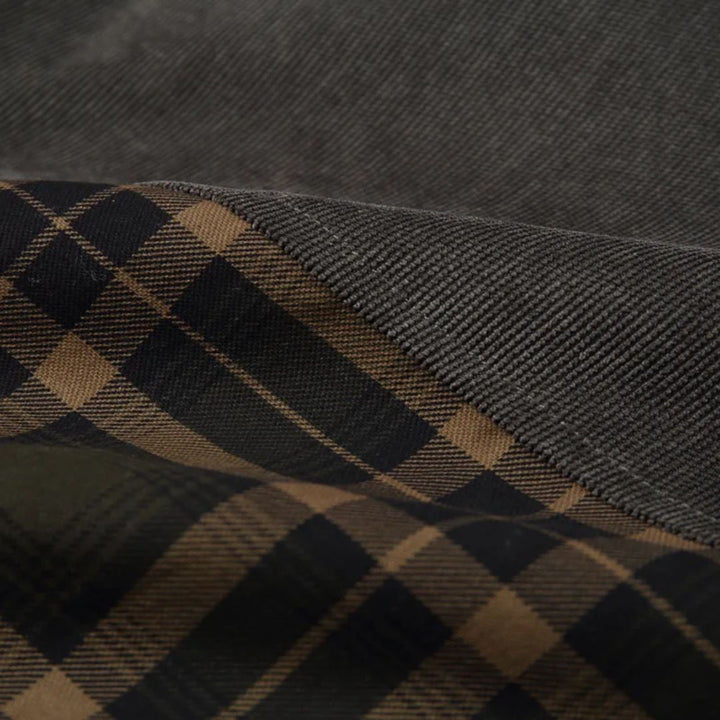 Grüner und karierter Stoff, Baumwolle, Textilmaterial, Mode, Bekleidung, Detailansicht.