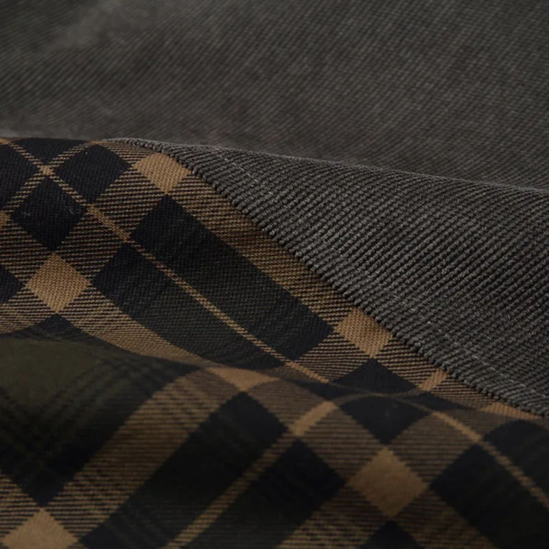 Grüner und karierter Stoff, Baumwolle, Textilmaterial, Mode, Bekleidung, Detailansicht.