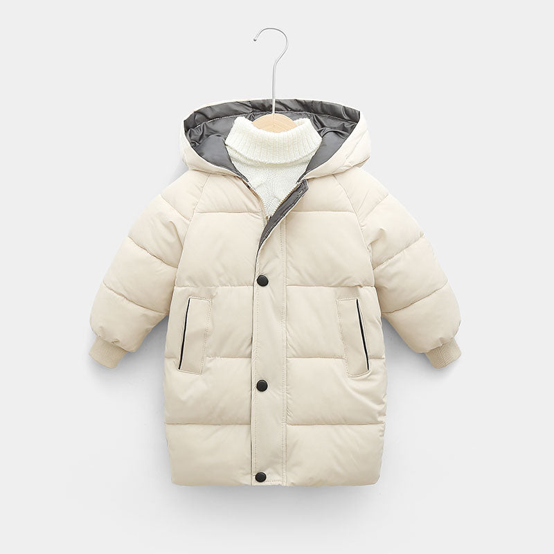 Beige Kinder-Daunenjacke mit Kapuze, Knöpfen und Taschen, ideal für Winterkleidung.