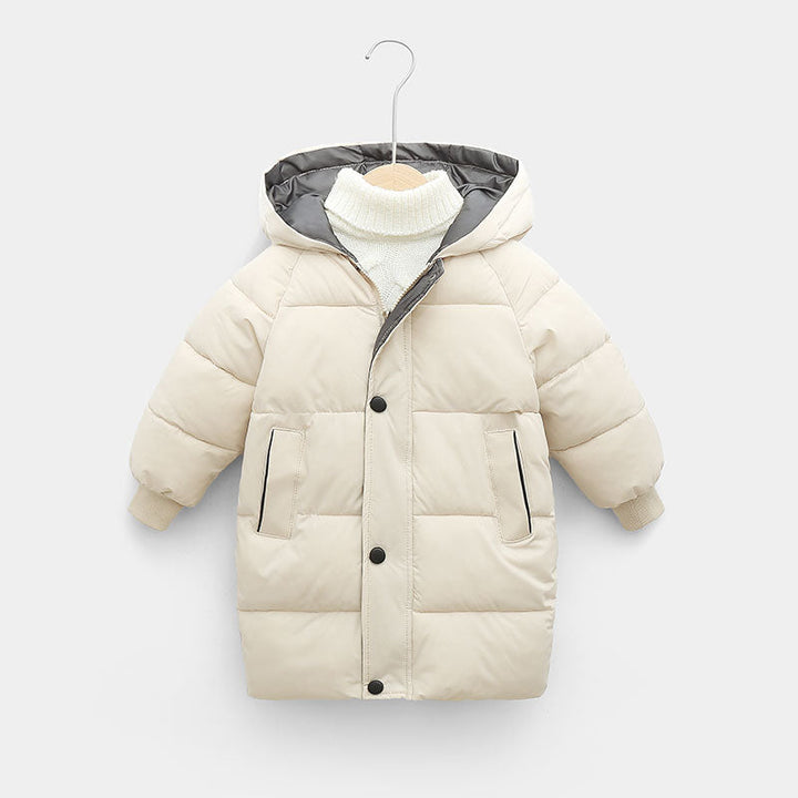 Beige Kinder-Daunenjacke mit Kapuze, Knöpfen und Taschen, ideal für Winterkleidung.