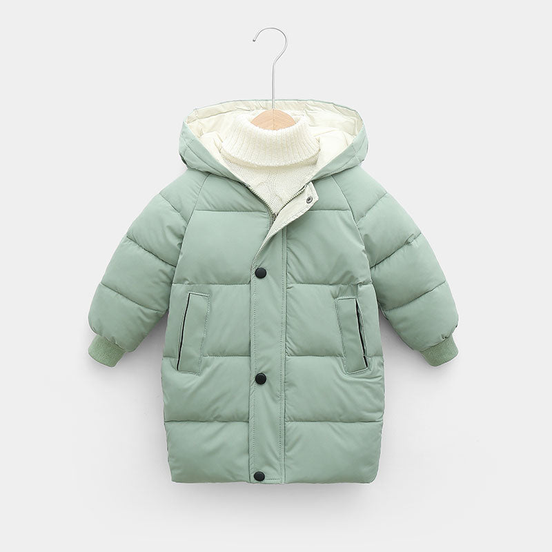 Grüne Kinderparka mit Kapuze, Winterjacke, warm, gesteppter Stoff, modisch, bequem.