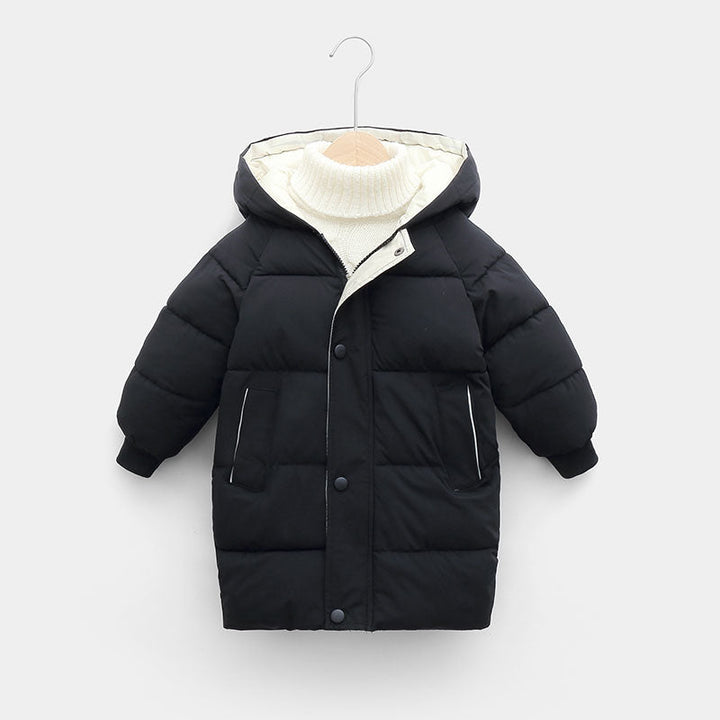 Schwarzer Kinderparka mit Kapuze, warm gefüttert, ideal für Winter, modisch und funktional.