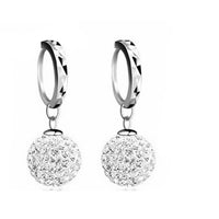Silberne Ohrringe mit Kristallkugel-Anhänger, eleganter Schmuck, Damenaccessoire.