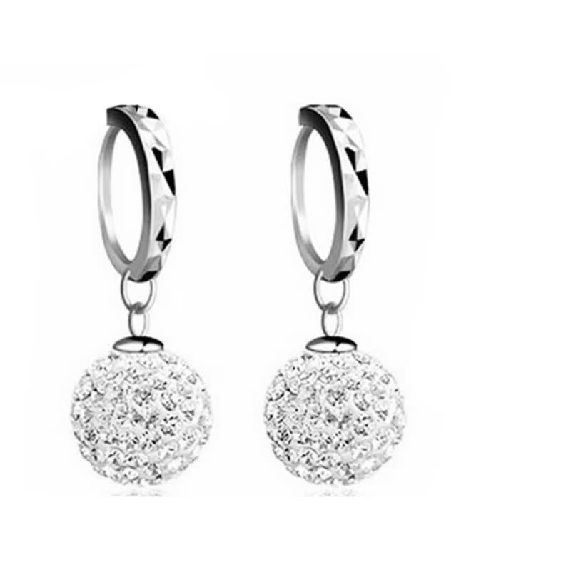 Silberne Ohrringe mit Kristallkugel-Anhänger, eleganter Schmuck, Damenaccessoire.