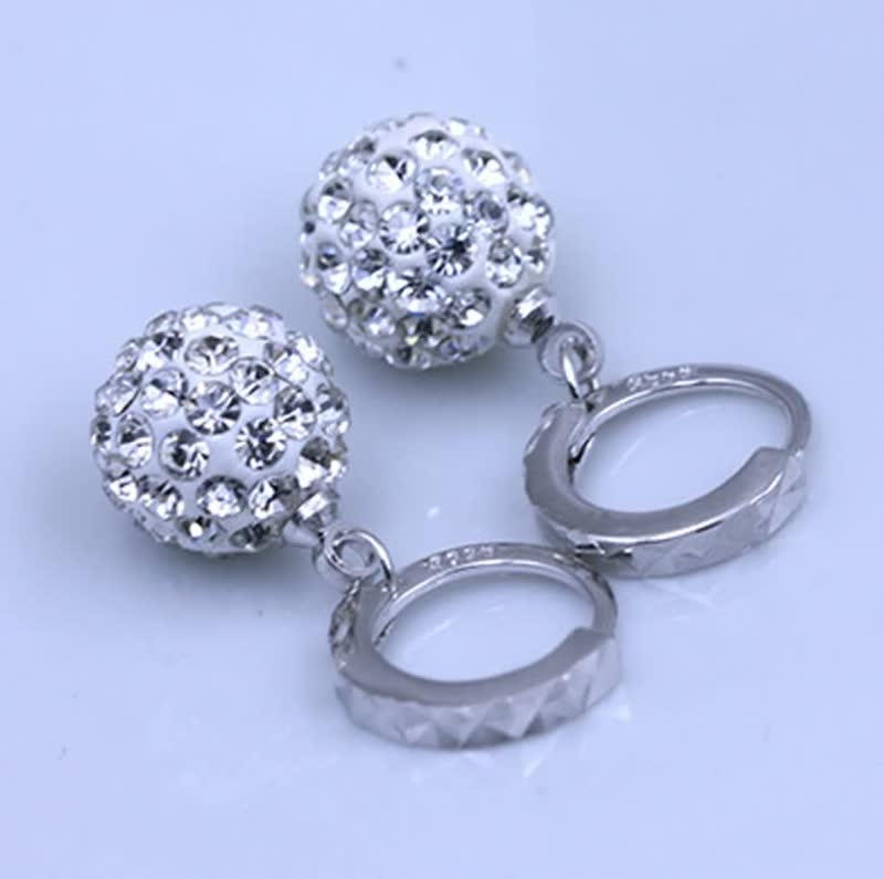 Silberne Ohrringe mit Kristallkugeln, funkelnd, modisch, Schmuck für Damen, elegant.