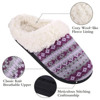 Graue und lila Strickhausschuhe mit flauschigem Fleecefutter, rutschfeste Sohle.