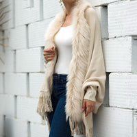 Damen Strickjacke mit Kunstfellkragen, beige, elegant, warm, modisch, Herbstmode.