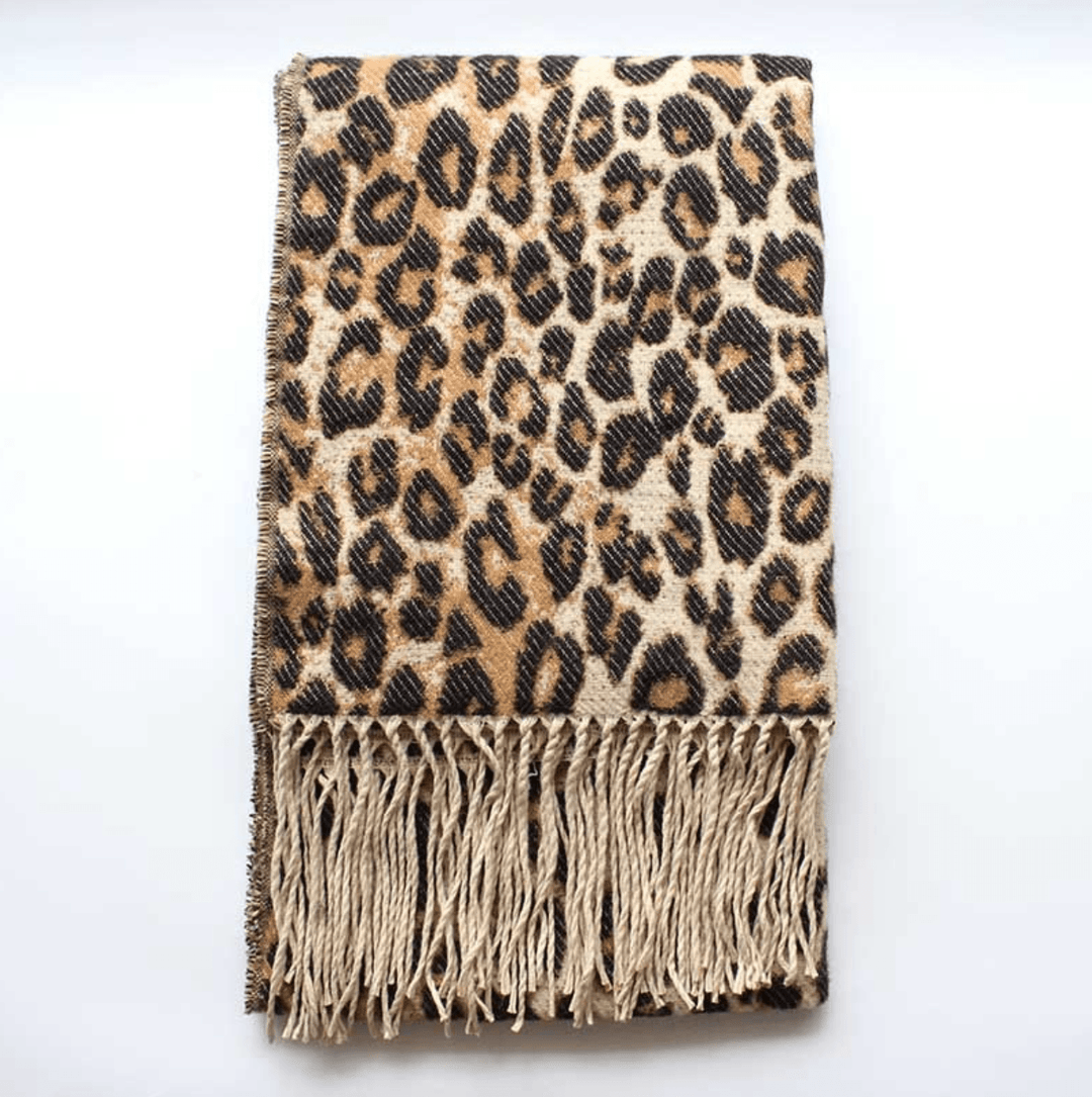 Leopardenmuster Decke mit Fransen, beige und schwarz, weiche Baumwolle, stilvolle Wohnaccessoires