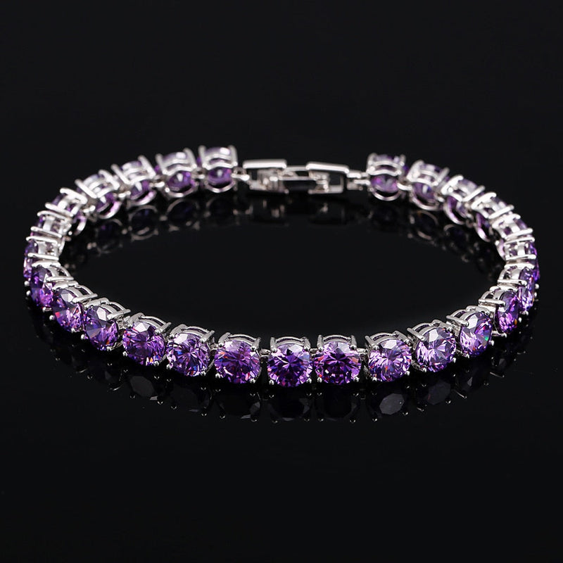 Silbernes Armband mit lila Zirkonia-Steinen, eleganter Schmuck, Damenaccessoire, Geschenkidee.